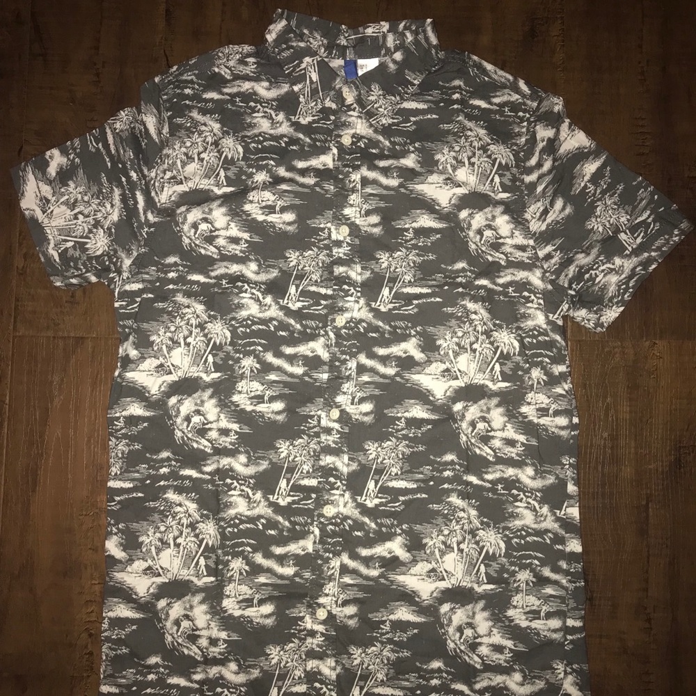 Men’s Small H&M Divided Hula shirt Pre Owned